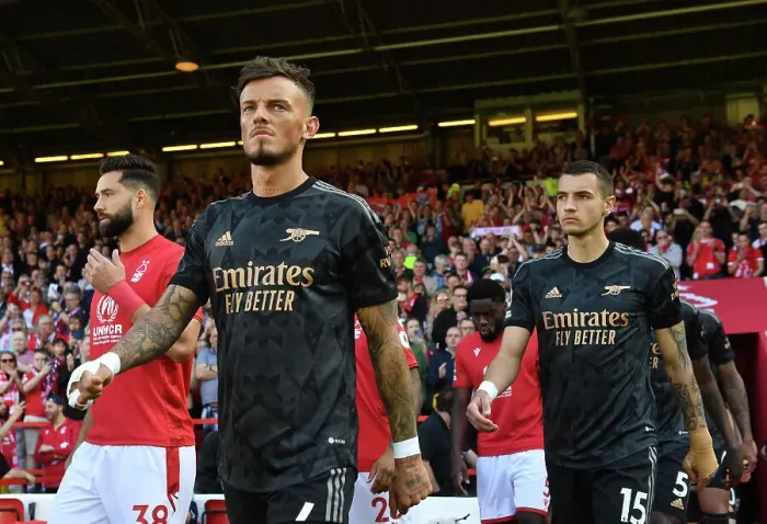 Framed Print : Arsenal's Ben White Leads Team Out Against Nottingham Forest in Premier League Showdown (May 2023) Framed Print : Arsenal's Ben White Leads Team Out Against Nottingham Forest in Premier League Showdown (May 2023)