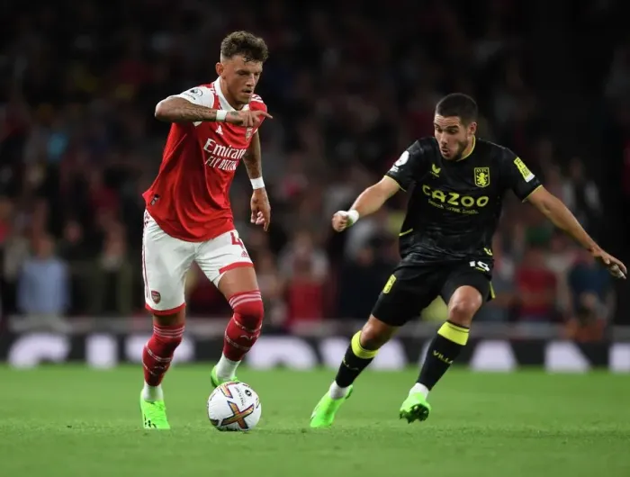 Framed Print : Arsenal's Ben White Outmaneuvers Aston Villa's Emiliano Buendia in Premier League Clash at Emirates Stadium