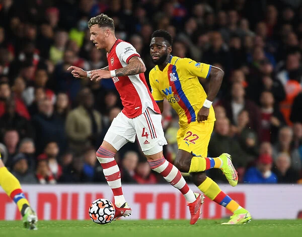 Arsenal's Ben White Outmaneuvers Crystal Palace's Odsonne Edouard in Premier League Showdown