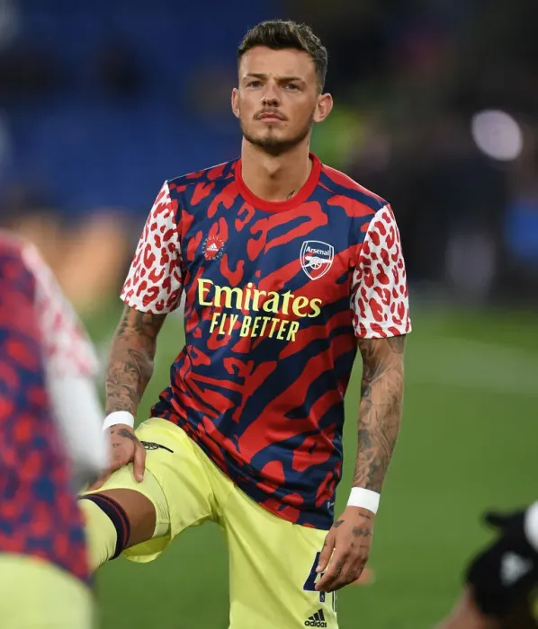Framed Print : Arsenal's Ben White Prepares for Crystal Palace Clash in Premier League Framed Print : Arsenal's Ben White Prepares for Crystal Palace Clash in Premier League