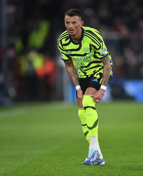 Framed Print : Arsenal's Ben White Shines in Luton Town Showdown (2023-24 Premier League) Framed Print : Arsenal's Ben White Shines in Luton Town Showdown (2023-24 Premier League)