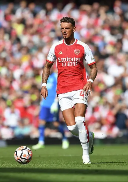 Framed Print : Arsenal's Ben White Sprints Past Fulham Defenders in 2023-24 Premier League Clash Framed Print : Arsenal's Ben White Sprints Past Fulham Defenders in 2023-24 Premier League Clash