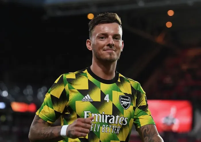 Framed Print : Arsenal's Ben White Stands Firm in Europa League Clash against PSV Eindhoven (2022-23)