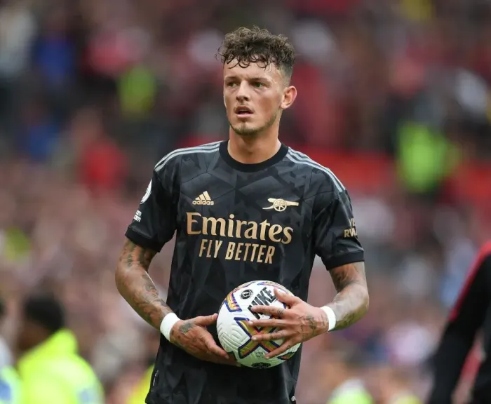Framed Print : Arsenal's Ben White Stands Firm Against Manchester United in Premier League Clash (2022-23)