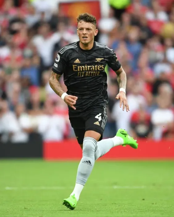 Framed Print : Arsenal's Ben White Stands Out: Battle for Premier League Dominance - Manchester United vs. Arsenal (2022-23)