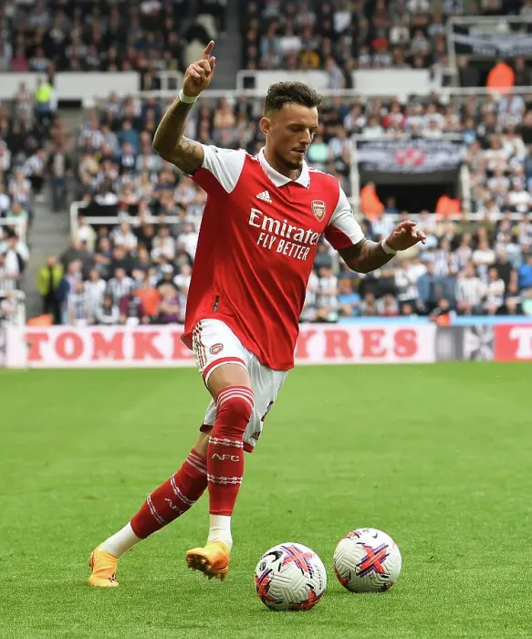 Framed Print : Arsenal's Ben White Stares Down Newcastle United in Premier League Battle (2022-23) Framed Print : Arsenal's Ben White Stares Down Newcastle United in Premier League Battle (2022-23)