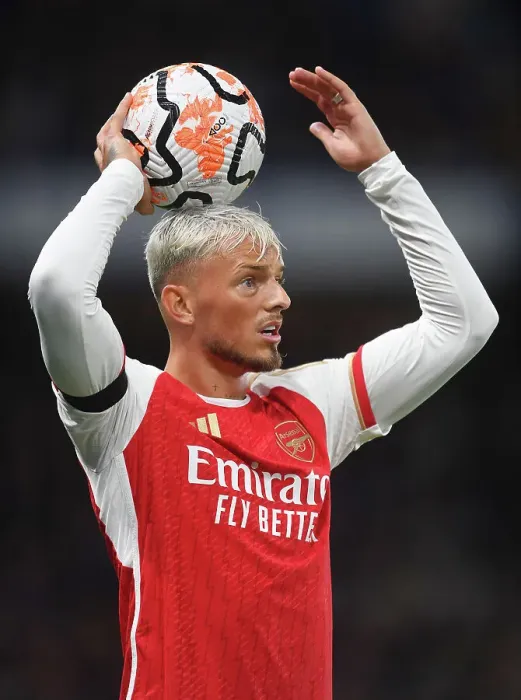 Framed Print : Arsenal's Ben White Throws In at Stamford Bridge: Chelsea vs Arsenal, Premier League 2023-24 Framed Print : Arsenal's Ben White Throws In at Stamford Bridge: Chelsea vs Arsenal, Premier League 2023-24
