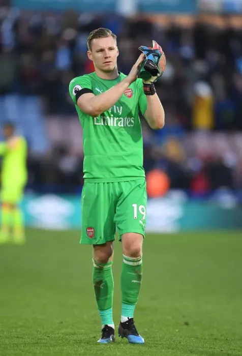 Framed Print : Arsenal's Bernd Leno Applauding Fans after Huddersfield Victory
