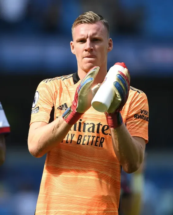 Framed Print : Arsenal's Bernd Leno Applauding Fans in Manchester City Showdown - Premier League 2021-22 Framed Print : Arsenal's Bernd Leno Applauding Fans in Manchester City Showdown - Premier League 2021-22