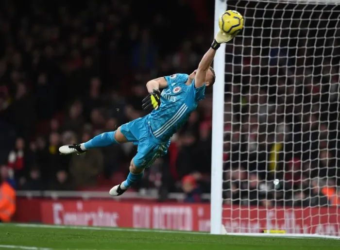 Framed Print : Arsenal's Bernd Leno Focused Against Manchester City, Premier League 2019-20 Framed Print : Arsenal's Bernd Leno Focused Against Manchester City, Premier League 2019-20