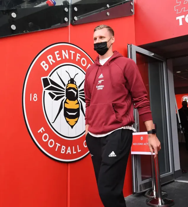 Framed Print : Arsenal's Bernd Leno Prepares for Brentford Clash in Premier League