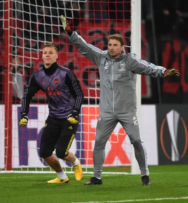 Framed Print : Arsenal's Bernd Leno Prepares for Olympiacos Clash in Europa League