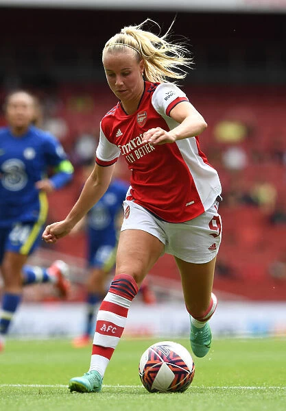 Arsenal's Beth Mead in Action: Arsenal Women vs Chelsea Women at Emirates Stadium (2021-22 Mind Series)