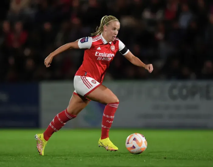 Framed Print : Arsenal's Beth Mead in Action: Arsenal Women vs Brighton & Hove Albion Women - Barclays WSL 2022-23