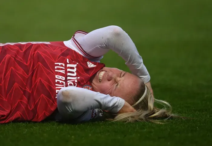 Framed Print : Arsenal's Beth Mead in Deep Thought: Pondering Her Next Move Against West Ham Amidst Empty Stands (FA WSL, 2021) Framed Print : Arsenal's Beth Mead in Deep Thought: Pondering Her Next Move Against West Ham Amidst Empty Stands (FA WSL, 2021)
