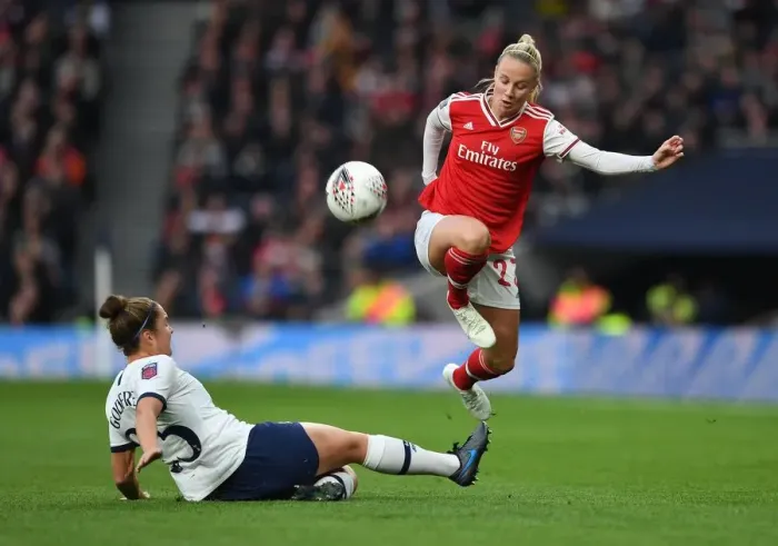 Framed Print : Arsenal's Beth Mead Outsmarts Tottenham's Hannah Godfrey in FA WSL Clash