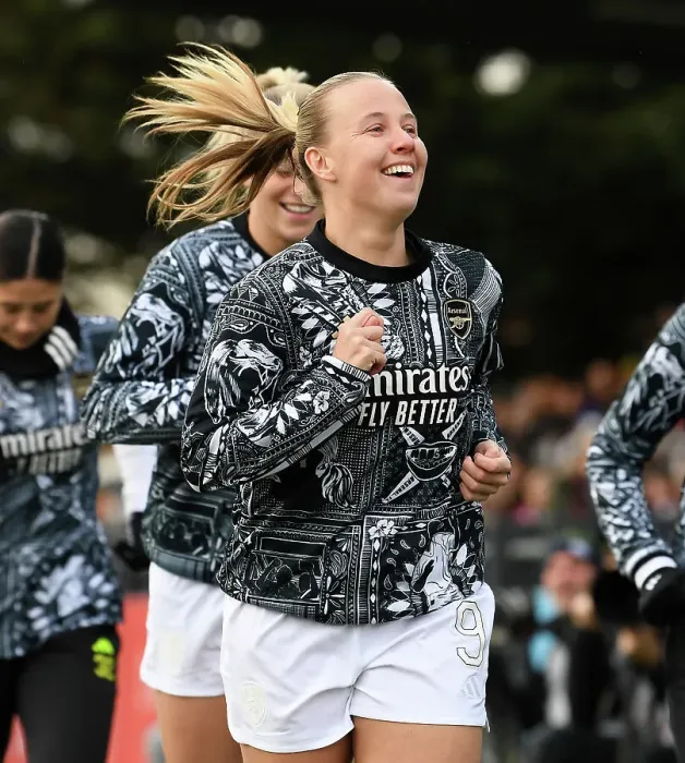 Framed Print : Arsenal's Beth Mead Prepares for FA Cup Clash Against Watford Framed Print : Arsenal's Beth Mead Prepares for FA Cup Clash Against Watford