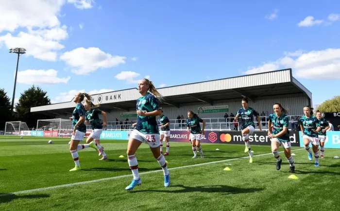 Framed Print : Arsenal's Beth Mead Prepares for WSL Clash Against West Ham United