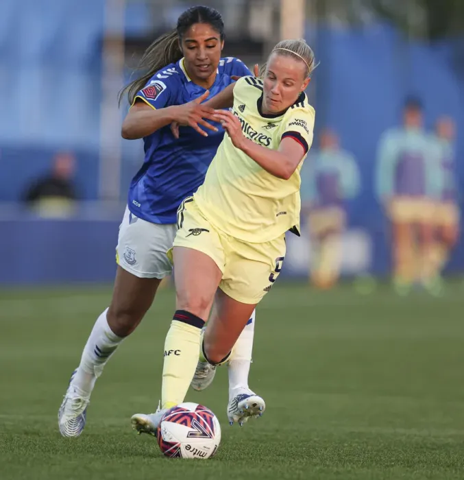 Framed Print : Arsenal's Beth Mead vs. Everton's Gabby George: A FA WSL Showdown