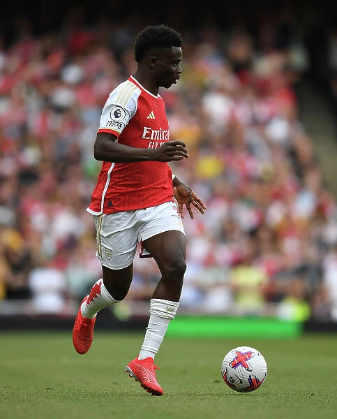Arsenal's Bukayo Saka in Action: Arsenal vs. Wolverhampton Wanderers, 2022-23 Premier League