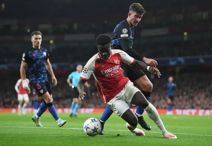 Framed Print : Arsenal's Bukayo Saka in Action: Arsenal vs Sevilla, 2023-24 UEFA Champions League
