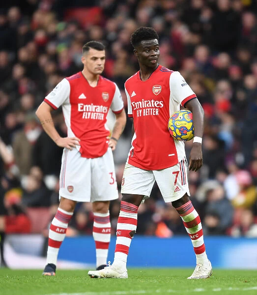 Arsenal's Bukayo Saka in Action Against Brentford - Premier League 2021-22