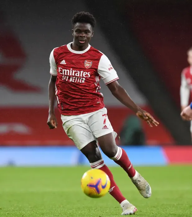 Framed Print : Arsenal's Bukayo Saka in Action against Chelsea in Emirates Stadium Showdown (2020-21)
