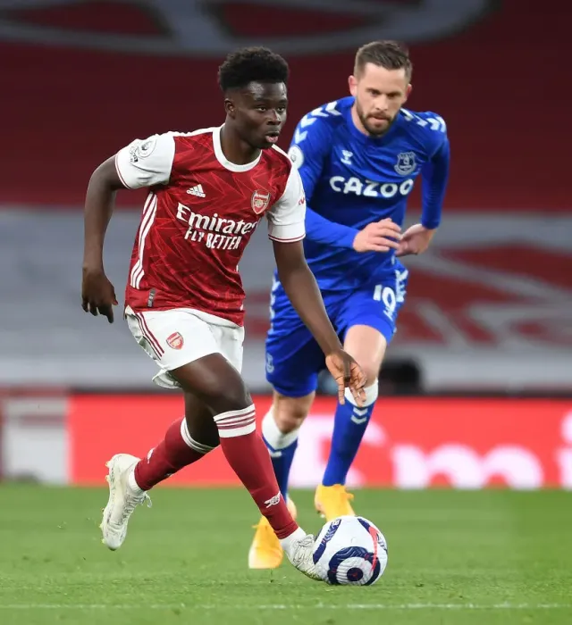 Framed Print : Arsenal's Bukayo Saka in Action Against Everton at Emptied Emirates Stadium, Premier League 2020-21