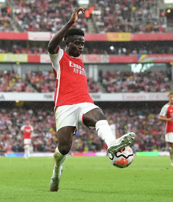 Framed Print : Arsenal's Bukayo Saka in Action against Fulham in 2023-24 Premier League