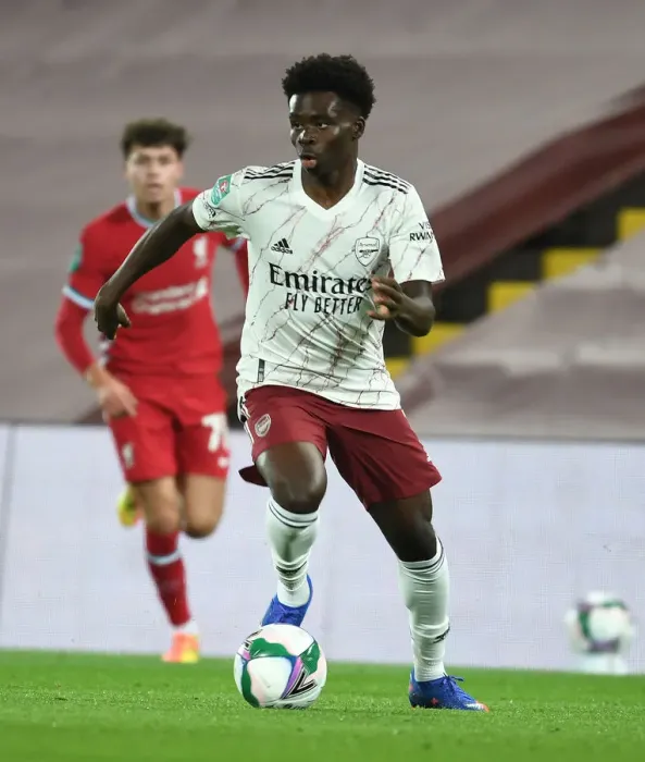 Framed Print : Arsenal's Bukayo Saka in Action against Liverpool in Empty Anfield - Carabao Cup 2020-21