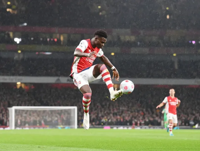 Framed Print : Arsenal's Bukayo Saka in Action against Liverpool - Premier League 2021-22 Framed Print : Arsenal's Bukayo Saka in Action against Liverpool - Premier League 2021-22