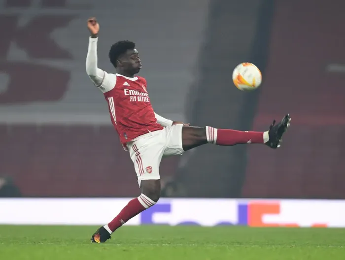 Framed Print : Arsenal's Bukayo Saka in Action against Molde FK in UEFA Europa League