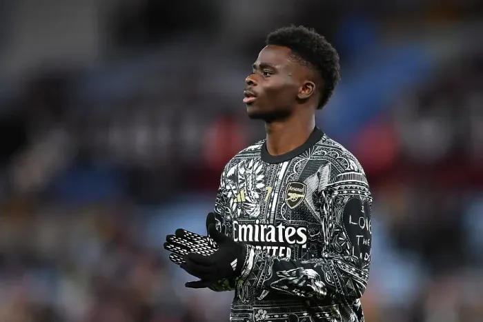 Framed Print : Arsenal's Bukayo Saka Applauding Fans Before Aston Villa Clash (Aston Villa vs Arsenal 2023-24)