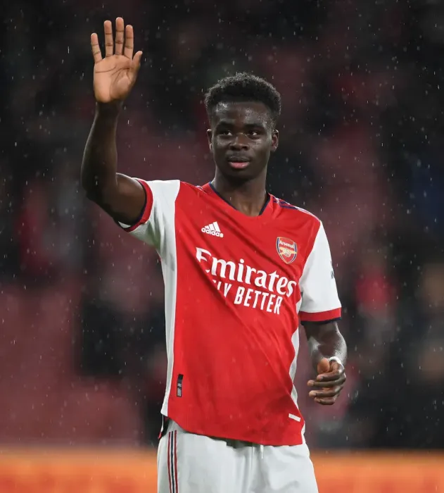Framed Print : Arsenal's Bukayo Saka Celebrates with Fans after Arsenal v Southampton Victory (2021-22)