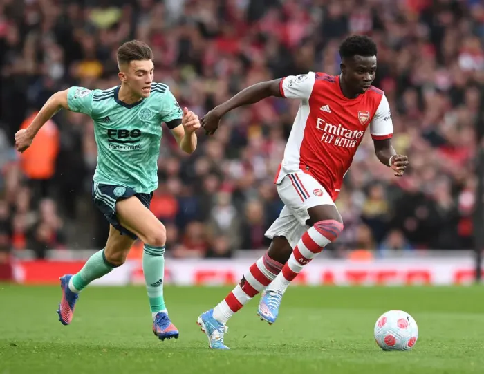 Framed Print : Arsenal's Bukayo Saka Clashes with Leicester's Luke Thomas in Premier League Showdown Framed Print : Arsenal's Bukayo Saka Clashes with Leicester's Luke Thomas in Premier League Showdown