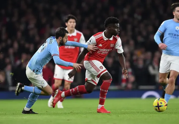 Framed Print : Arsenal's Bukayo Saka Clashes with Manchester City's Ilkay Gundogan in Premier League Showdown Framed Print : Arsenal's Bukayo Saka Clashes with Manchester City's Ilkay Gundogan in Premier League Showdown