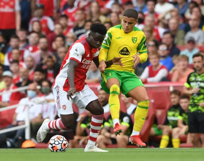 Framed Print : Arsenal's Bukayo Saka Clashes with Norwich's Max Aarons in Premier League Showdown Framed Print : Arsenal's Bukayo Saka Clashes with Norwich's Max Aarons in Premier League Showdown