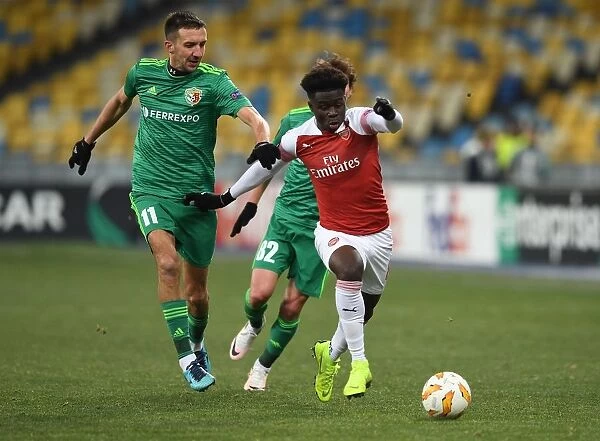 Arsenal's Bukayo Saka Clashes with Vyacheslav Sharpar in Europa League Showdown