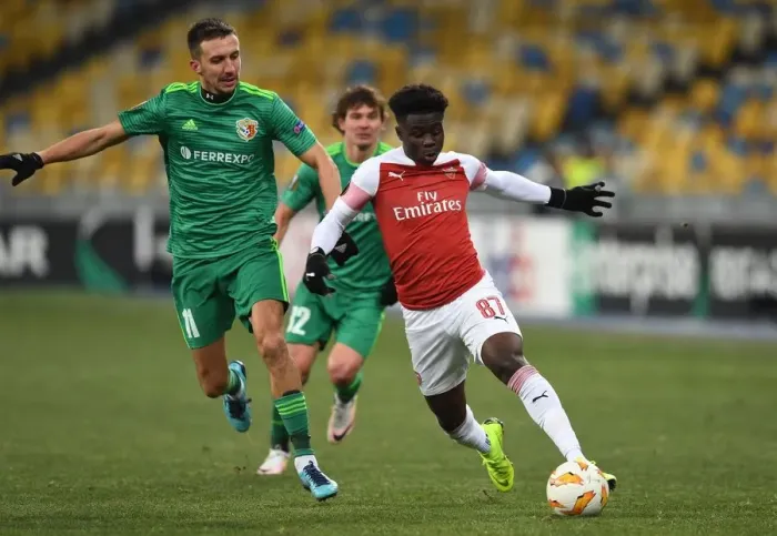 Framed Print : Arsenal's Bukayo Saka Clashes with Vyacheslav Sharpar in Europa League Battle Framed Print : Arsenal's Bukayo Saka Clashes with Vyacheslav Sharpar in Europa League Battle