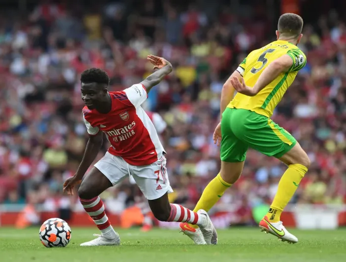 Framed Print : Arsenal's Bukayo Saka Dodges Norwich's Hanley in Thrilling 2021-22 Premier League Clash Framed Print : Arsenal's Bukayo Saka Dodges Norwich's Hanley in Thrilling 2021-22 Premier League Clash