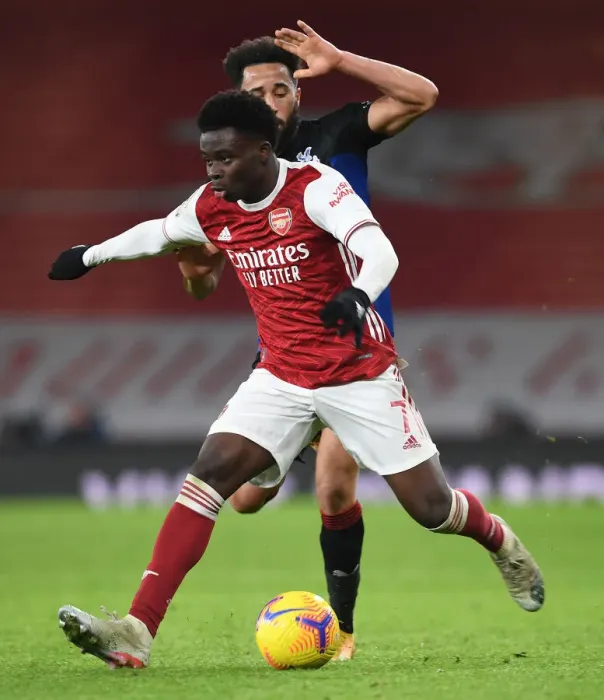 Framed Print : Arsenal's Bukayo Saka Faces Off Against Crystal Palace's Andros Townsend in Empty Emirates Stadium - Premier League Clash, January 2021