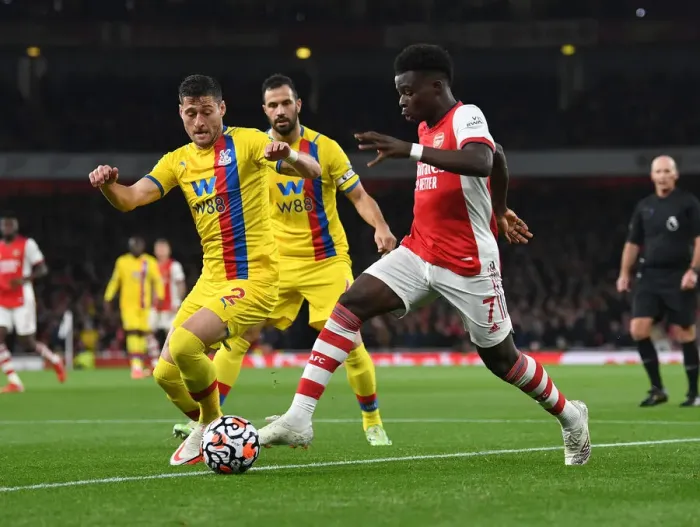Framed Print : Arsenal's Bukayo Saka Faces Off Against Crystal Palace's Joel Ward in Premier League Clash Framed Print : Arsenal's Bukayo Saka Faces Off Against Crystal Palace's Joel Ward in Premier League Clash