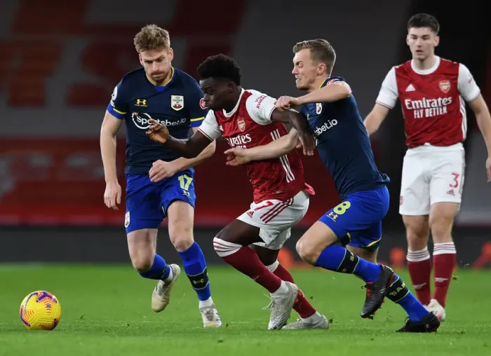 Framed Print : Arsenal's Bukayo Saka Faces Off Against Southampton's Stuart Armstrong and James Ward-Prowse in Premier League Clash Framed Print : Arsenal's Bukayo Saka Faces Off Against Southampton's Stuart Armstrong and James Ward-Prowse in Premier League Clash