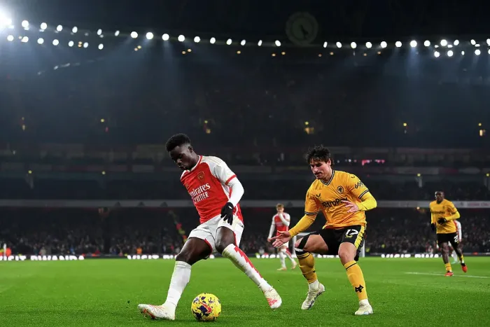 Framed Print : Arsenal's Bukayo Saka Faces Off Against Wolverhampton Wanderers Hugo Bueno in 2023-24 Premier League Clash