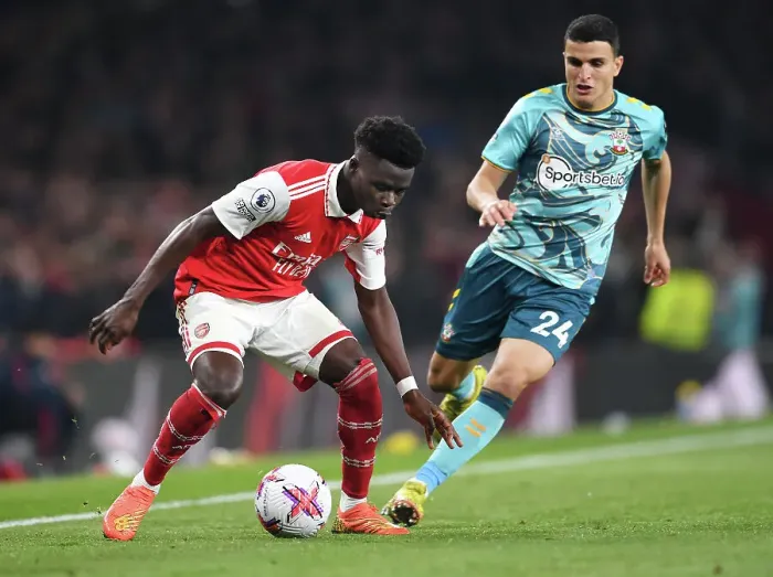 Framed Print : Arsenal's Bukayo Saka Fends Off Southampton's Mohamed Elyounoussi in Intense Premier League Clash Framed Print : Arsenal's Bukayo Saka Fends Off Southampton's Mohamed Elyounoussi in Intense Premier League Clash