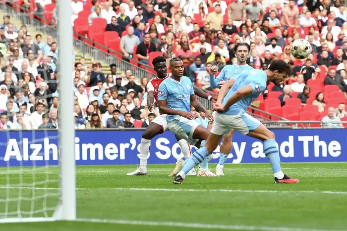 Framed Print : Arsenal's Bukayo Saka Misses Opportunity in FA Community Shield Clash Against Manchester City