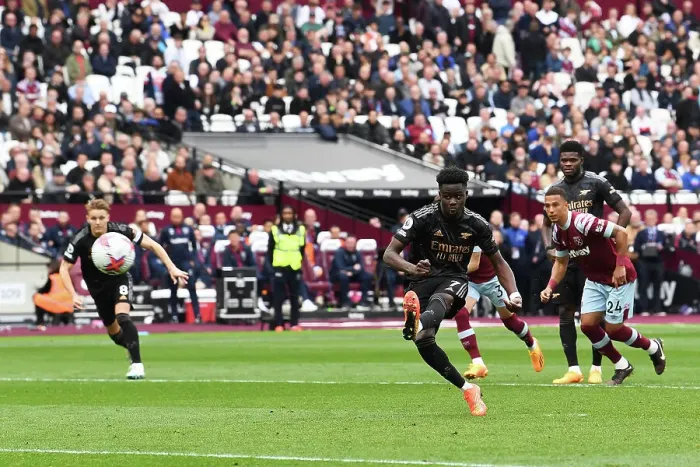 Framed Print : Arsenal's Bukayo Saka Misses Penalty in Thrilling West Ham United vs Arsenal Premier League Clash