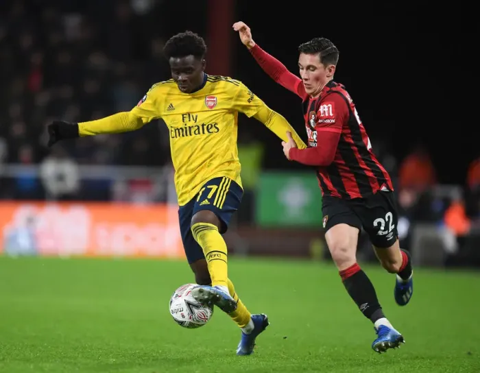 Framed Print : Arsenal's Bukayo Saka Outmaneuvers Harry Wilson in FA Cup Clash Framed Print : Arsenal's Bukayo Saka Outmaneuvers Harry Wilson in FA Cup Clash