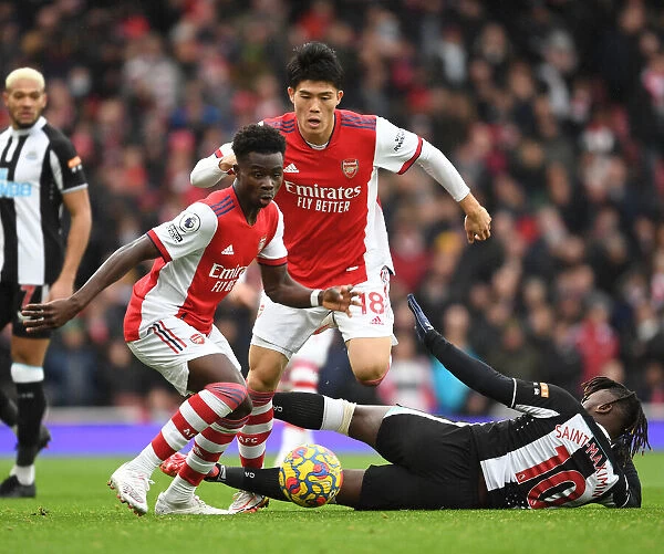 Arsenal's Bukayo Saka Outmaneuvers Newcastle's Allan Saint-Maximin in Premier League Clash