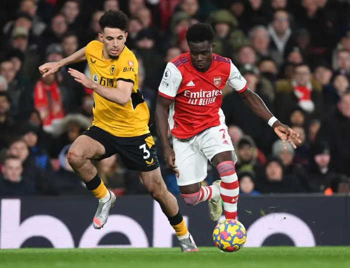 Framed Print : Arsenal's Bukayo Saka Outmaneuvers Wolves Rayan Ait-Nouri in Premier League Clash